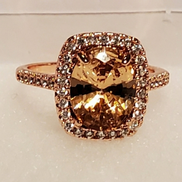 Beautiful Oval Cut Champagne Ring - Picture 5 of 8